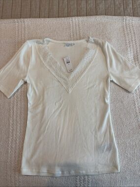 GAP Light Cream Lace-Trim V-Neck Short Sleeve Tee